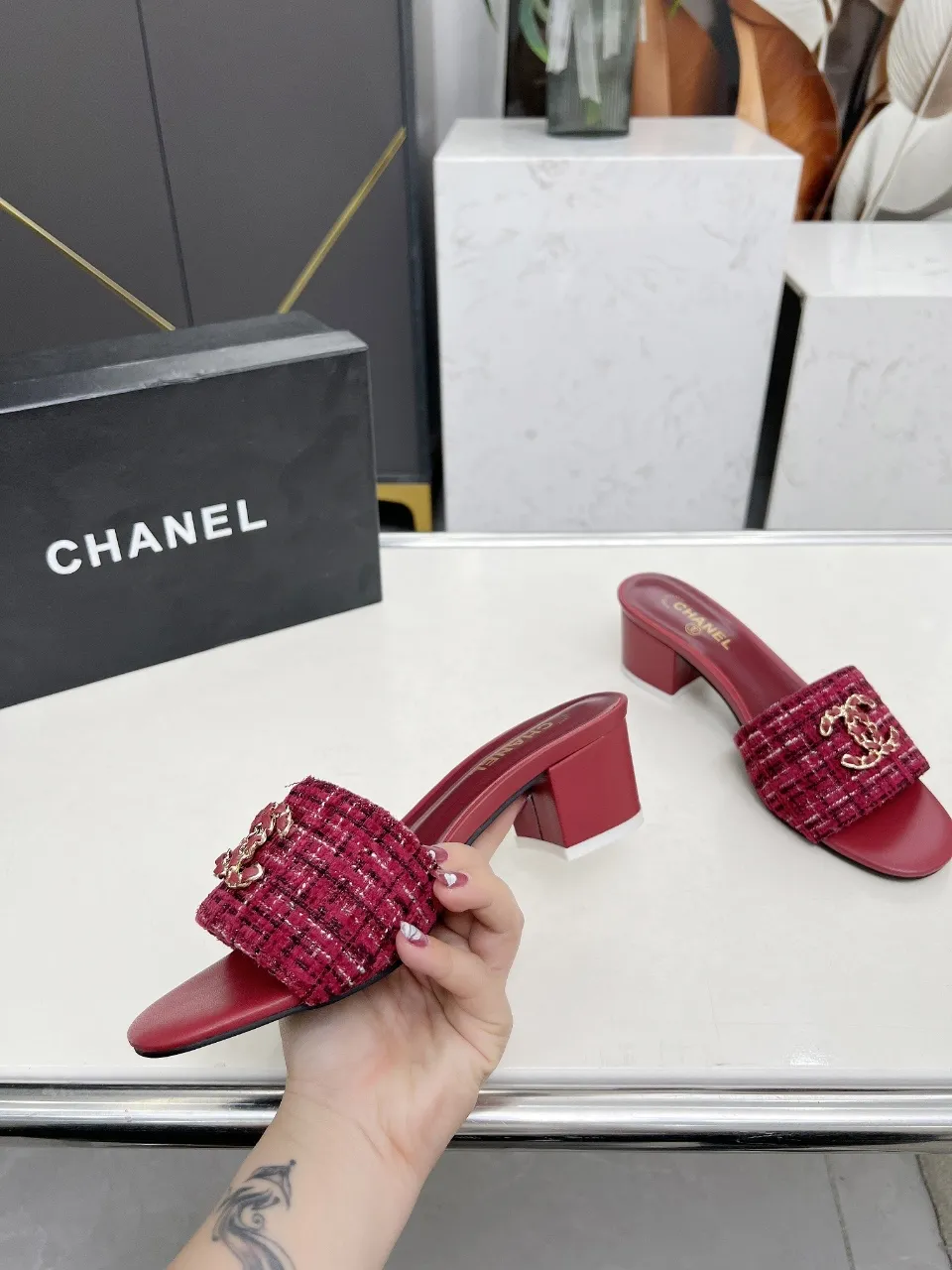 👟👟Ex-factory price 380👟👟 Genuine leather sole +30 chanel Chanel 2024 new slippers🔥🔥 Official website counter, fabric sheepskin, lining sheepskin, foot pad goatskin, 3 colors optional, size 35-42, genuine leather sole +30